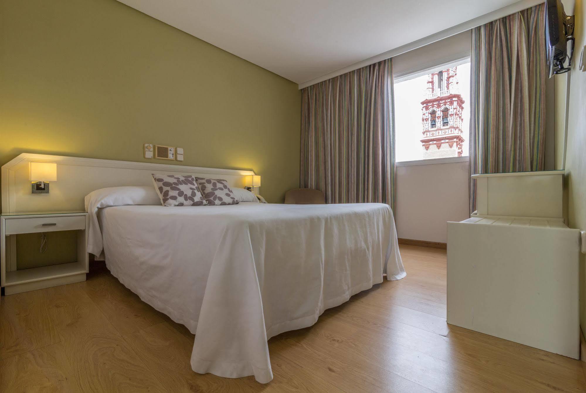 Hotel Plateria Ecija Luaran gambar